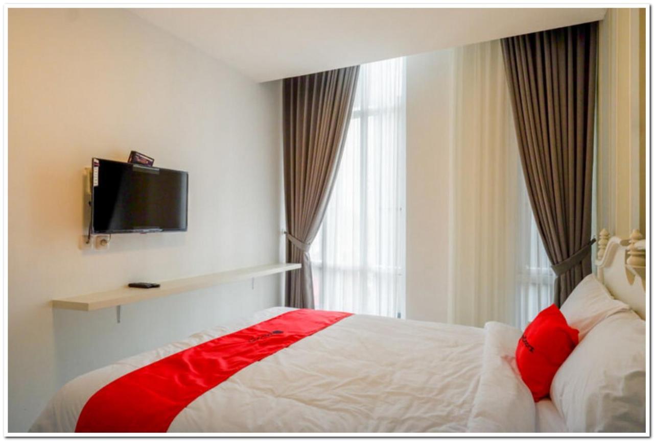 Reddoorz Plus @ Madukoro Raya Semarang Esterno foto