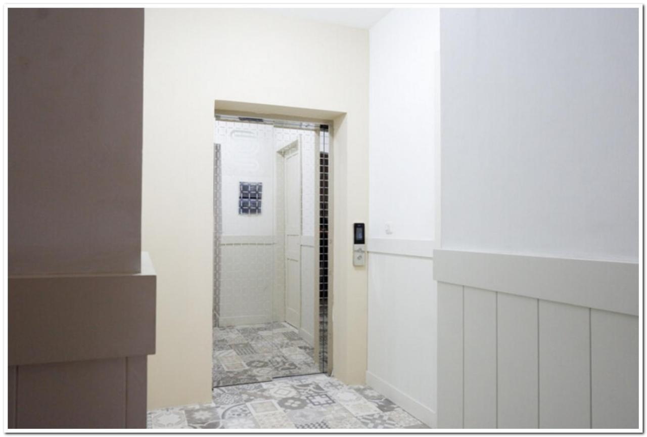 Reddoorz Plus @ Madukoro Raya Semarang Esterno foto