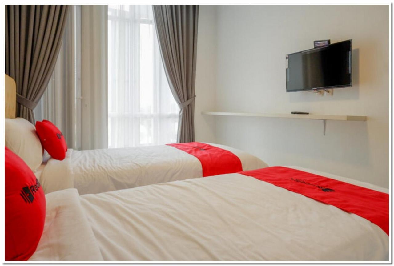 Reddoorz Plus @ Madukoro Raya Semarang Esterno foto