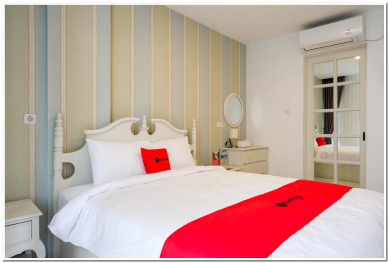 Reddoorz Plus @ Madukoro Raya Semarang Esterno foto