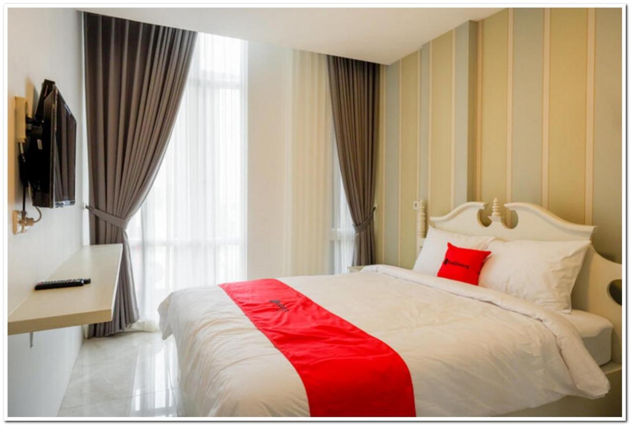 Reddoorz Plus @ Madukoro Raya Semarang Esterno foto
