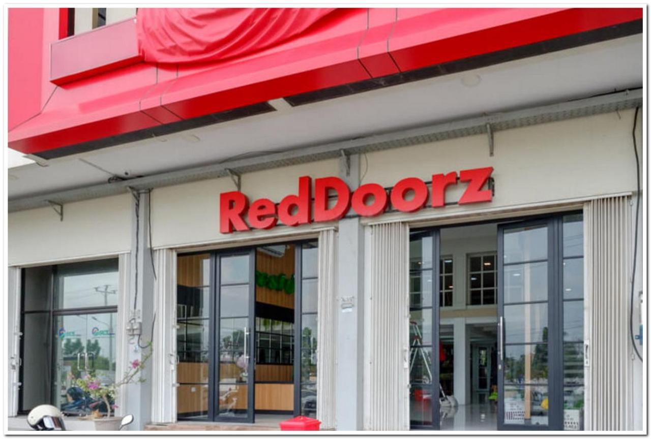 Reddoorz Plus @ Madukoro Raya Semarang Esterno foto