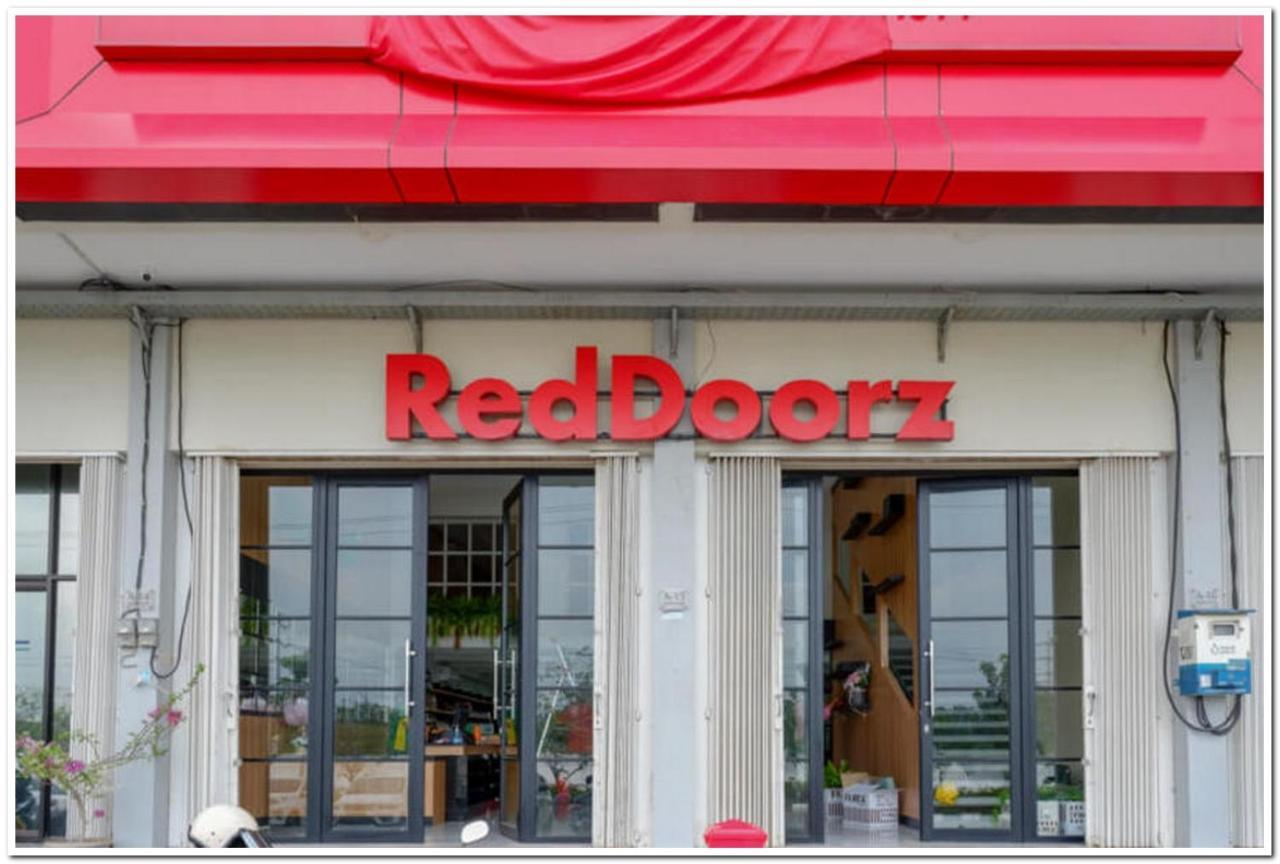 Reddoorz Plus @ Madukoro Raya Semarang Esterno foto