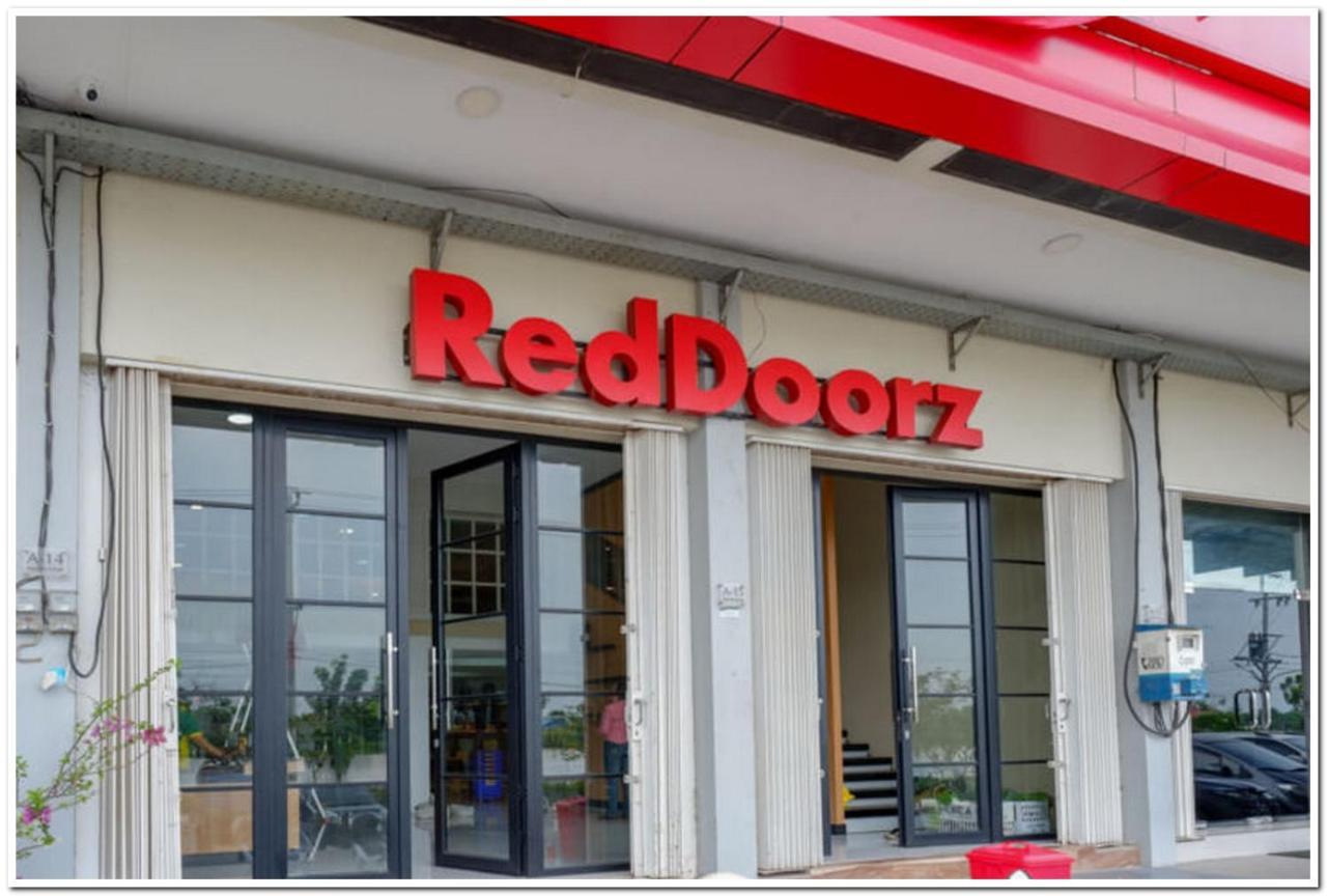 Reddoorz Plus @ Madukoro Raya Semarang Esterno foto
