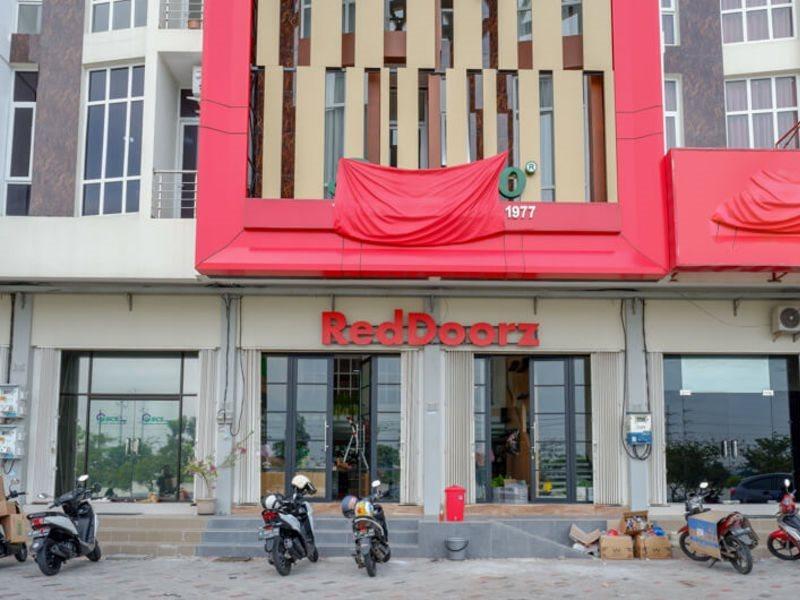 Reddoorz Plus @ Madukoro Raya Semarang Esterno foto