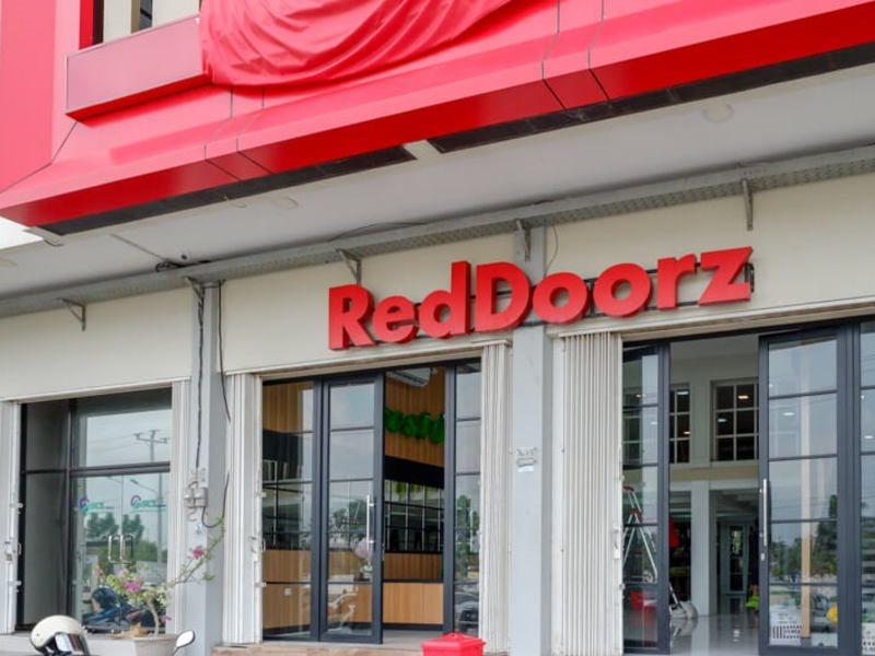 Reddoorz Plus @ Madukoro Raya Semarang Esterno foto