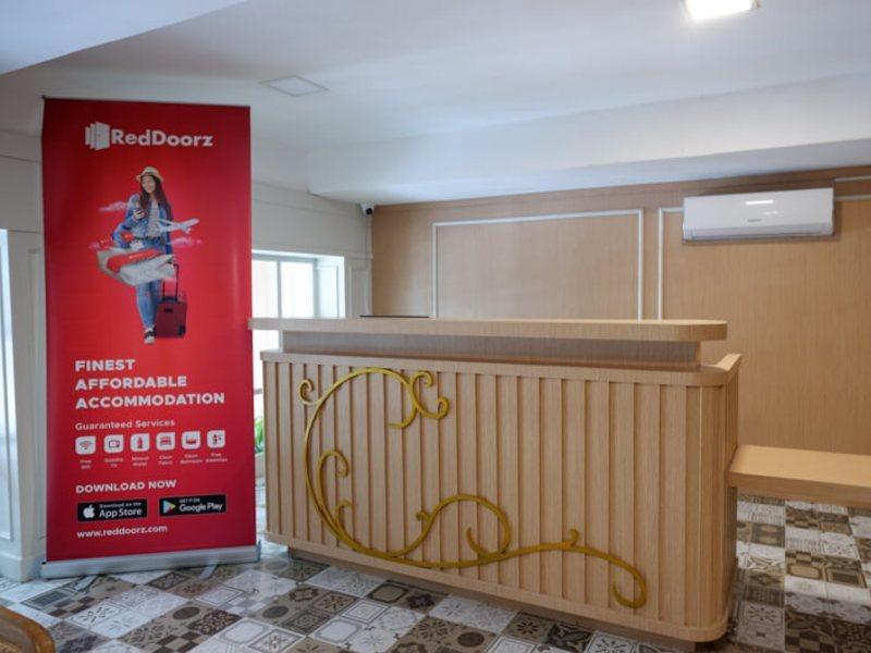 Reddoorz Plus @ Madukoro Raya Semarang Esterno foto